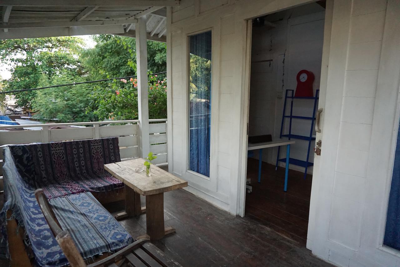 Salon De Nomad Gili T. Bed & Breakfast กีลีตราวางัน ภายนอก รูปภาพ