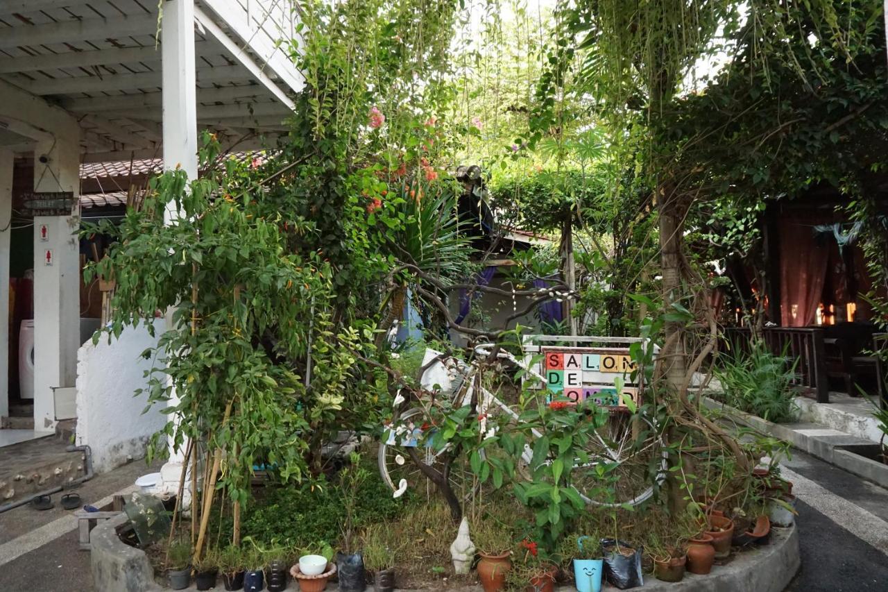 Salon De Nomad Gili T. Bed & Breakfast กีลีตราวางัน ภายนอก รูปภาพ