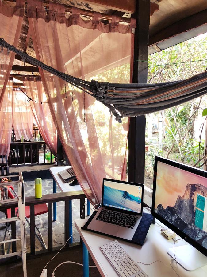 Salon De Nomad Gili T. Bed & Breakfast กีลีตราวางัน ภายนอก รูปภาพ