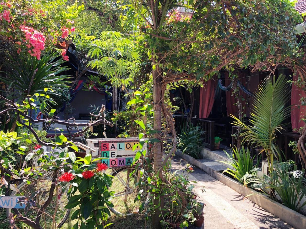 Salon De Nomad Gili T. Bed & Breakfast กีลีตราวางัน ภายนอก รูปภาพ