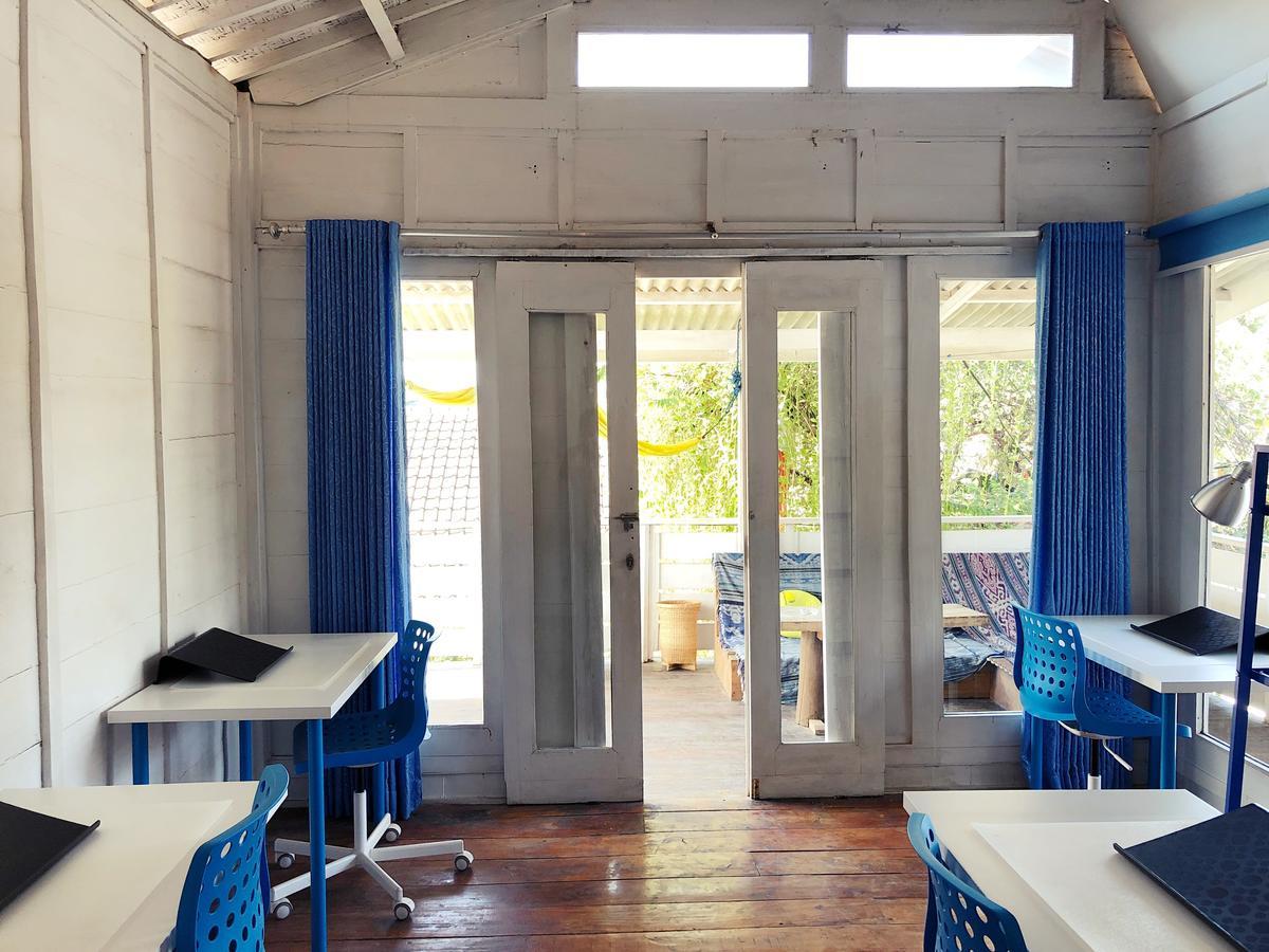 Salon De Nomad Gili T. Bed & Breakfast กีลีตราวางัน ภายนอก รูปภาพ