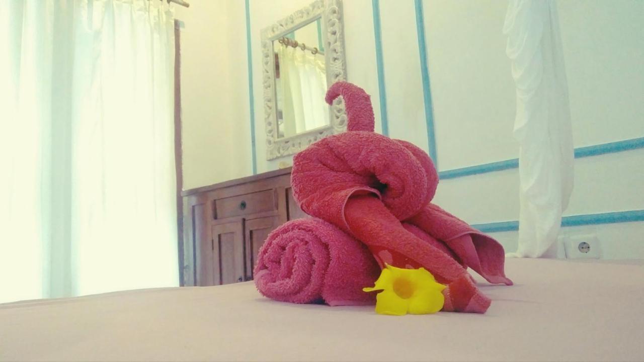 Salon De Nomad Gili T. Bed & Breakfast กีลีตราวางัน ภายนอก รูปภาพ