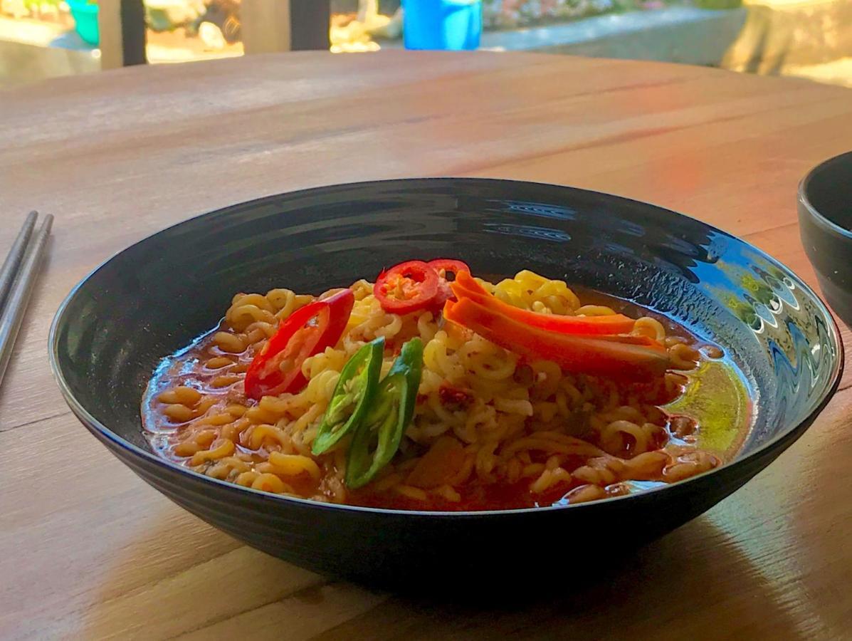 Salon De Nomad Gili T. Bed & Breakfast กีลีตราวางัน ภายนอก รูปภาพ