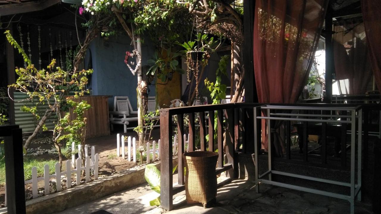 Salon De Nomad Gili T. Bed & Breakfast กีลีตราวางัน ภายนอก รูปภาพ