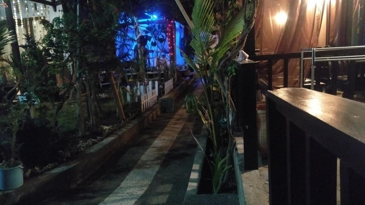 Salon De Nomad Gili T. Bed & Breakfast กีลีตราวางัน ภายนอก รูปภาพ