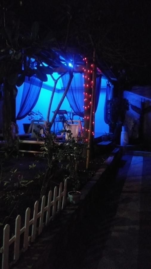 Salon De Nomad Gili T. Bed & Breakfast กีลีตราวางัน ภายนอก รูปภาพ